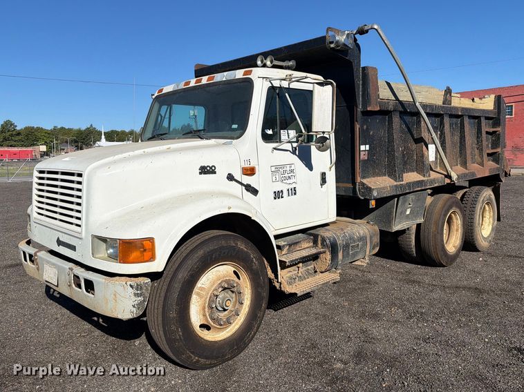 image for item FK5286 2001 International F4900 dump truck