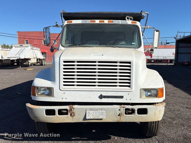 image for item FK5286 2001 International F4900 dump truck