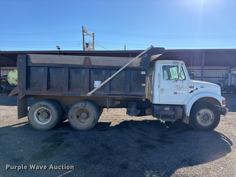 image for item FK5286 2001 International F4900 dump truck
