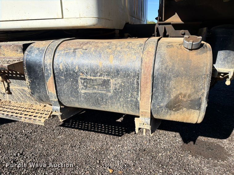 image for item FK5286 2001 International F4900 dump truck