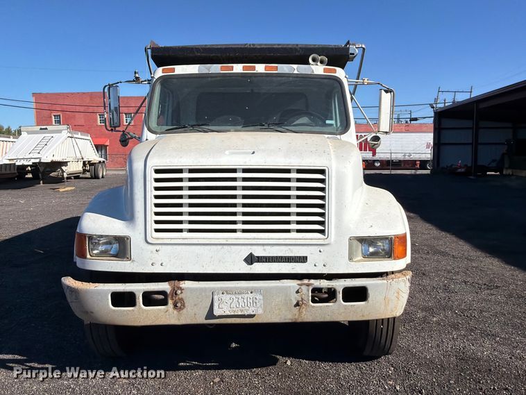 image for item FK5286 2001 International F4900 dump truck