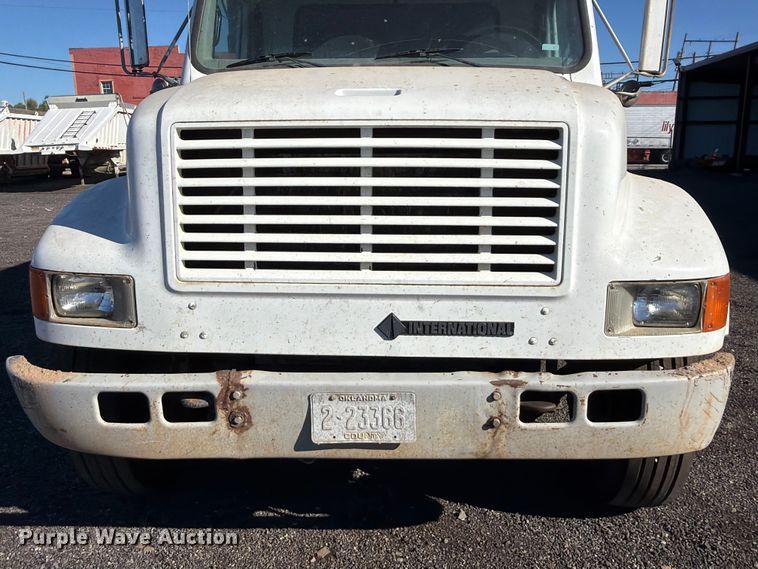 image for item FK5286 2001 International F4900 dump truck