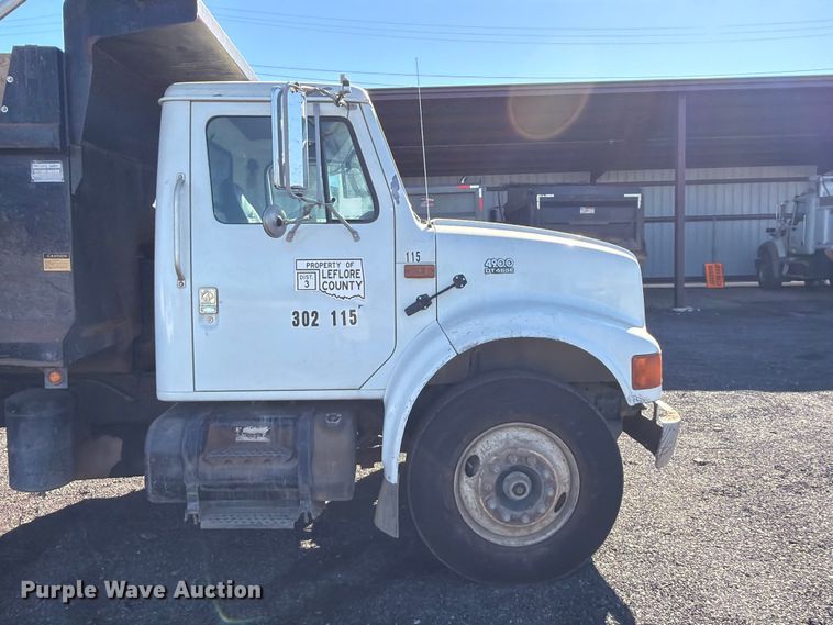 image for item FK5286 2001 International F4900 dump truck