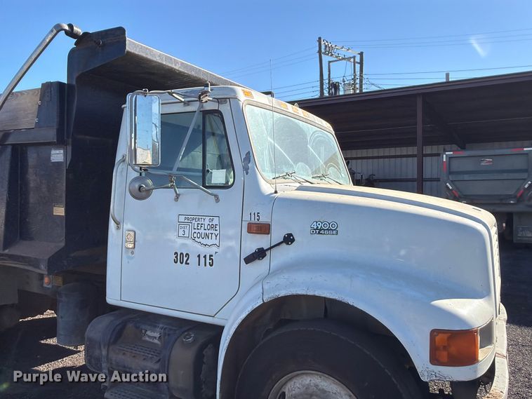 image for item FK5286 2001 International F4900 dump truck