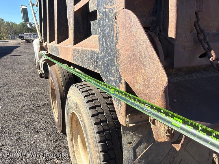 image for item FK5286 2001 International F4900 dump truck