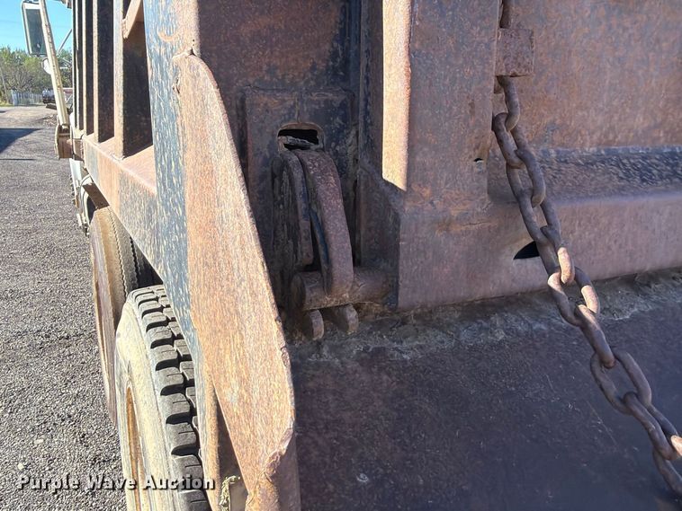 image for item FK5286 2001 International F4900 dump truck