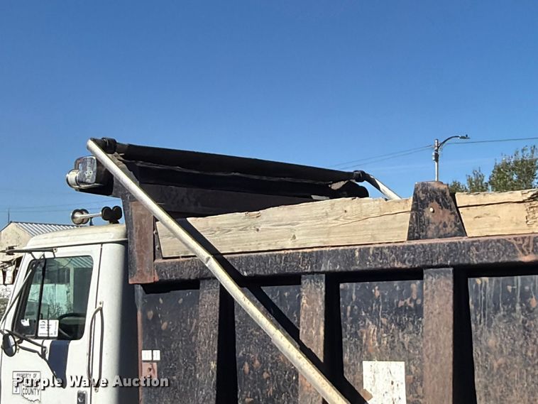 image for item FK5286 2001 International F4900 dump truck