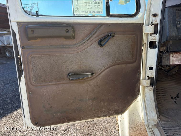 image for item FK5286 2001 International F4900 dump truck