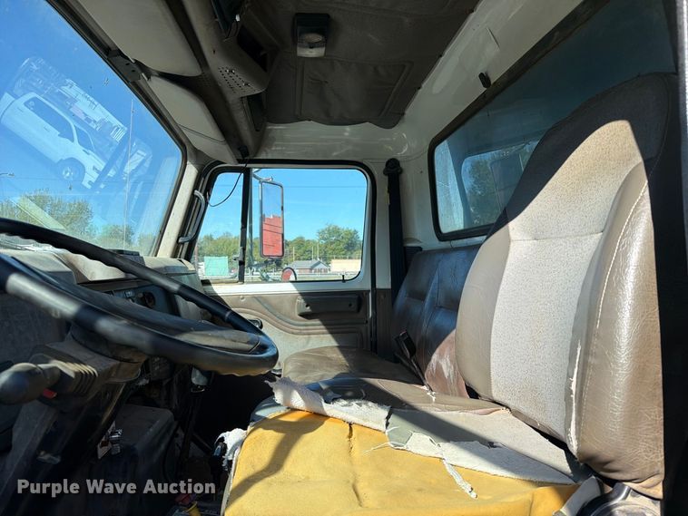image for item FK5286 2001 International F4900 dump truck