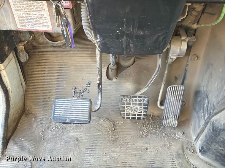 image for item FK5286 2001 International F4900 dump truck