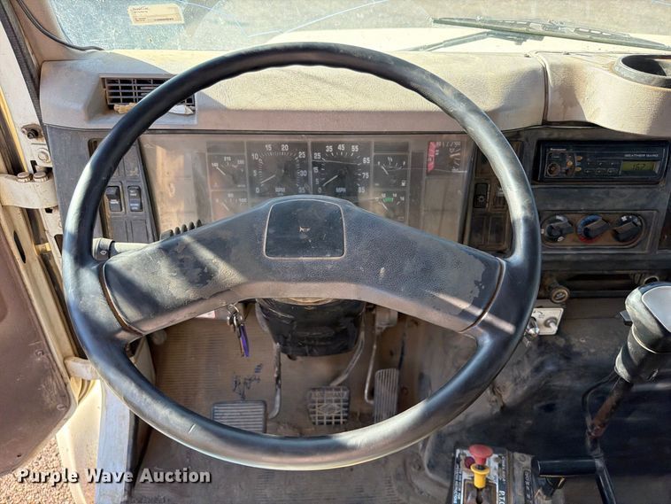 image for item FK5286 2001 International F4900 dump truck
