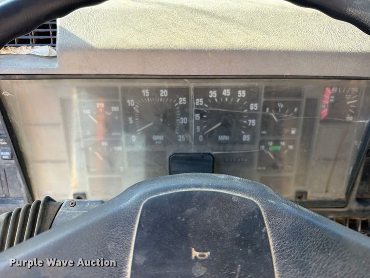 image for item FK5286 2001 International F4900 dump truck