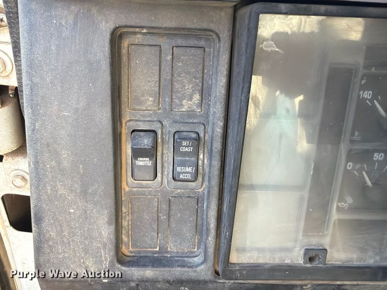 image for item FK5286 2001 International F4900 dump truck