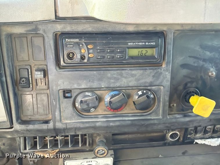 image for item FK5286 2001 International F4900 dump truck