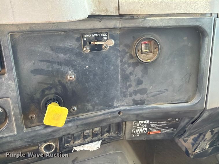 image for item FK5286 2001 International F4900 dump truck