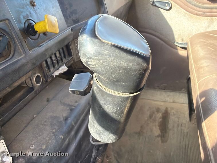 image for item FK5286 2001 International F4900 dump truck