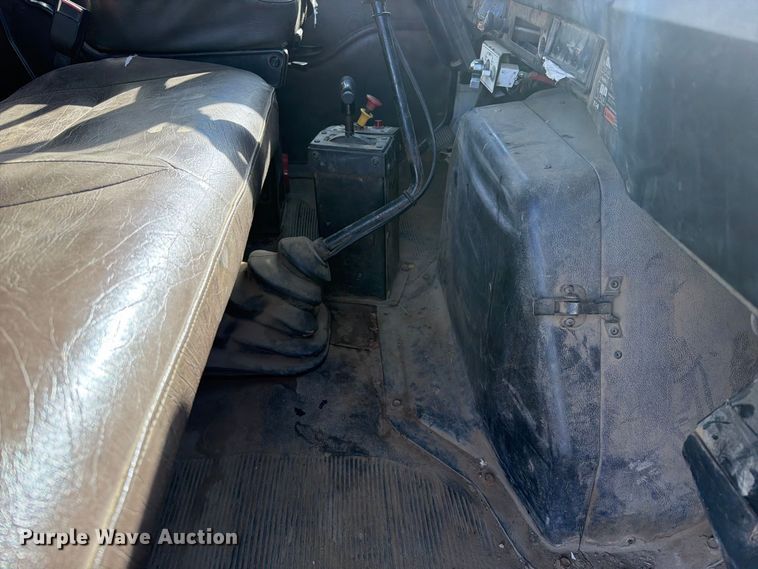 image for item FK5286 2001 International F4900 dump truck