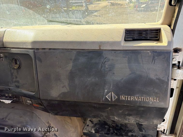 image for item FK5286 2001 International F4900 dump truck