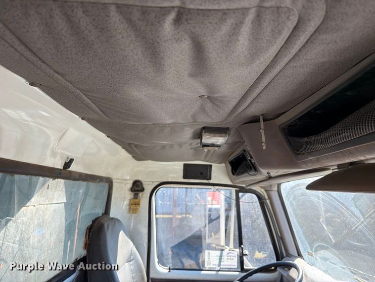 image for item FK5286 2001 International F4900 dump truck