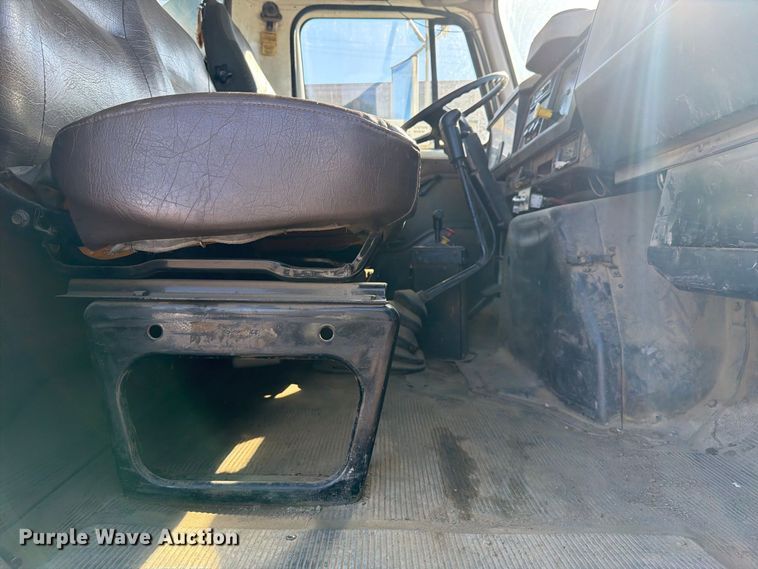 image for item FK5286 2001 International F4900 dump truck