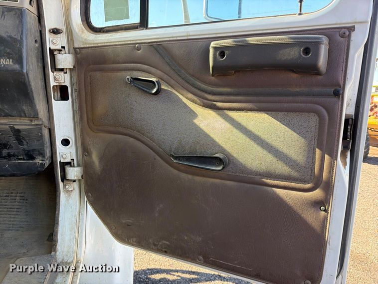 image for item FK5286 2001 International F4900 dump truck