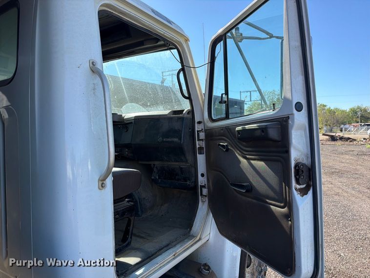 image for item FK5286 2001 International F4900 dump truck