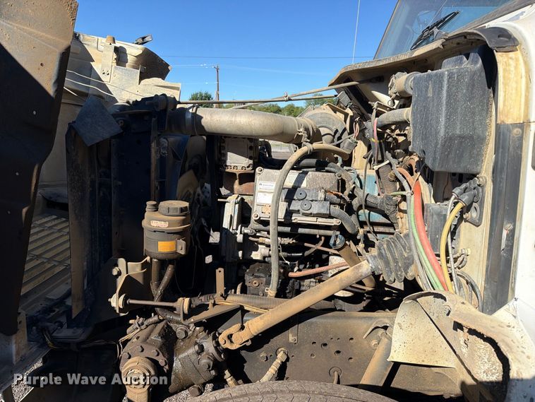 image for item FK5286 2001 International F4900 dump truck