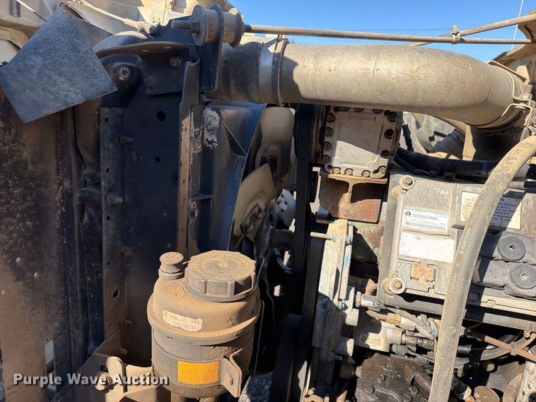 image for item FK5286 2001 International F4900 dump truck
