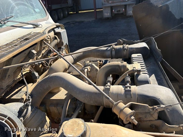 image for item FK5286 2001 International F4900 dump truck