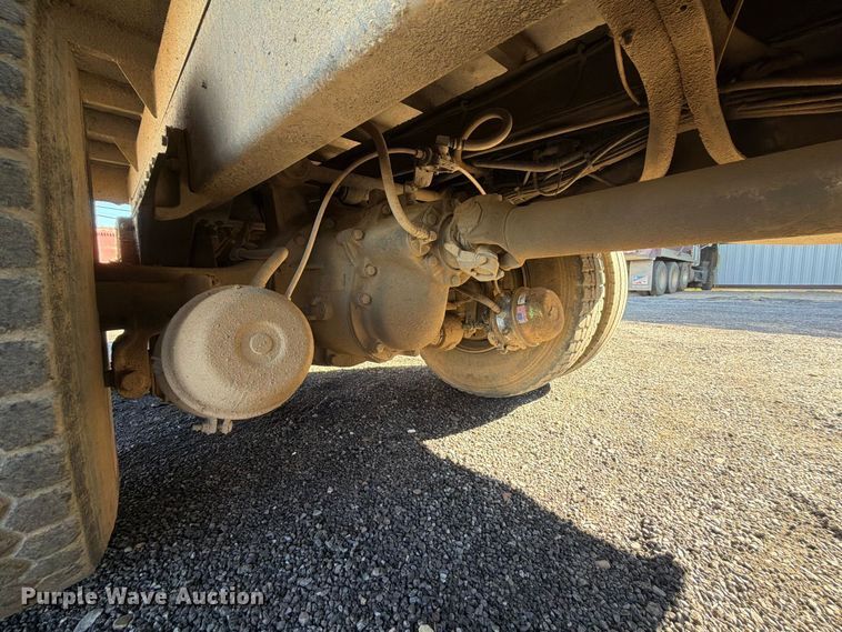 image for item FK5286 2001 International F4900 dump truck