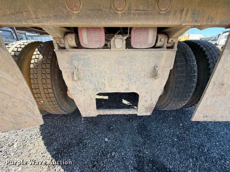 image for item FK5286 2001 International F4900 dump truck