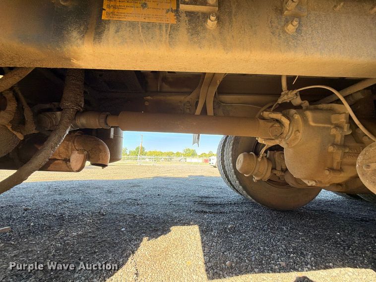 image for item FK5286 2001 International F4900 dump truck