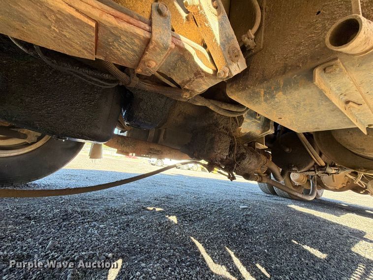 image for item FK5286 2001 International F4900 dump truck