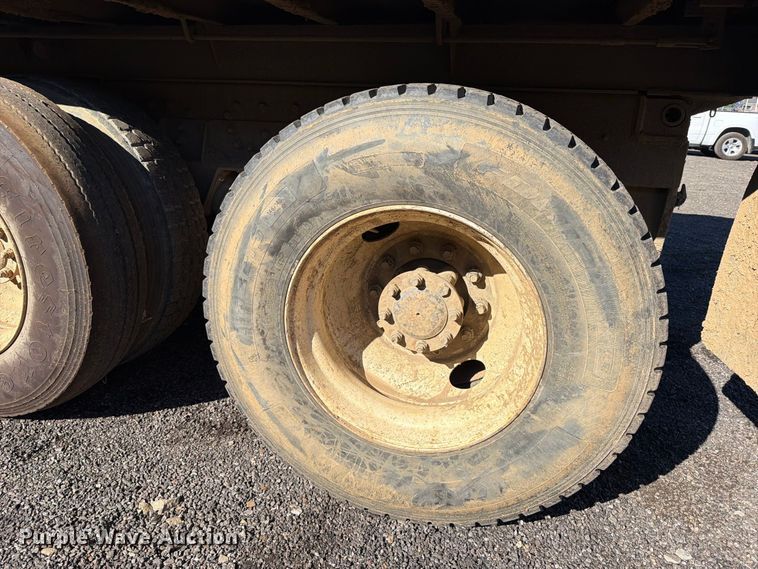 image for item FK5286 2001 International F4900 dump truck