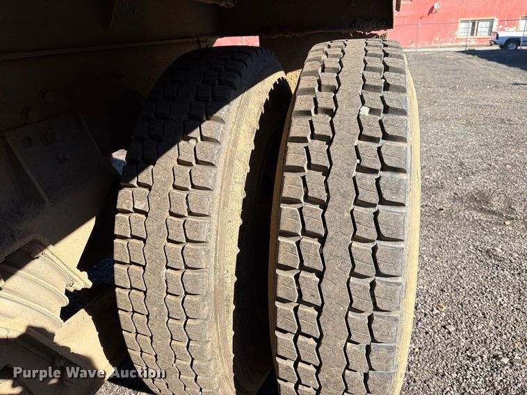 image for item FK5286 2001 International F4900 dump truck