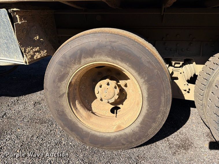 image for item FK5286 2001 International F4900 dump truck