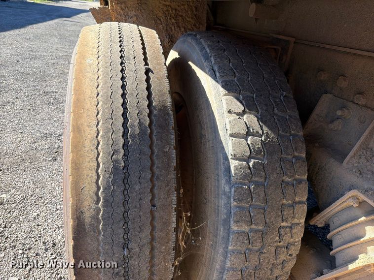 image for item FK5286 2001 International F4900 dump truck