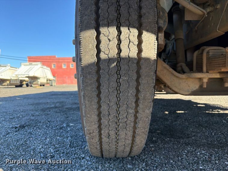 image for item FK5286 2001 International F4900 dump truck