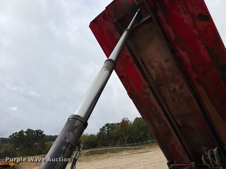image for item FM6548 2018 International 7500 dump truck