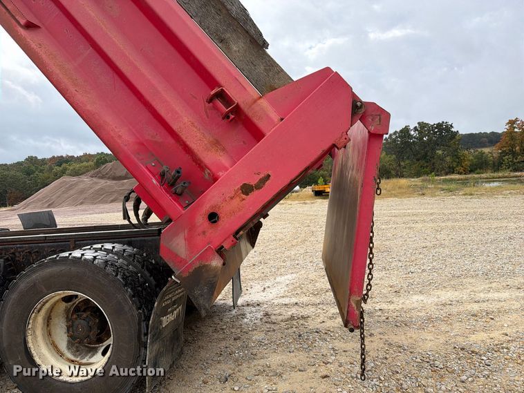 image for item FM6548 2018 International 7500 dump truck