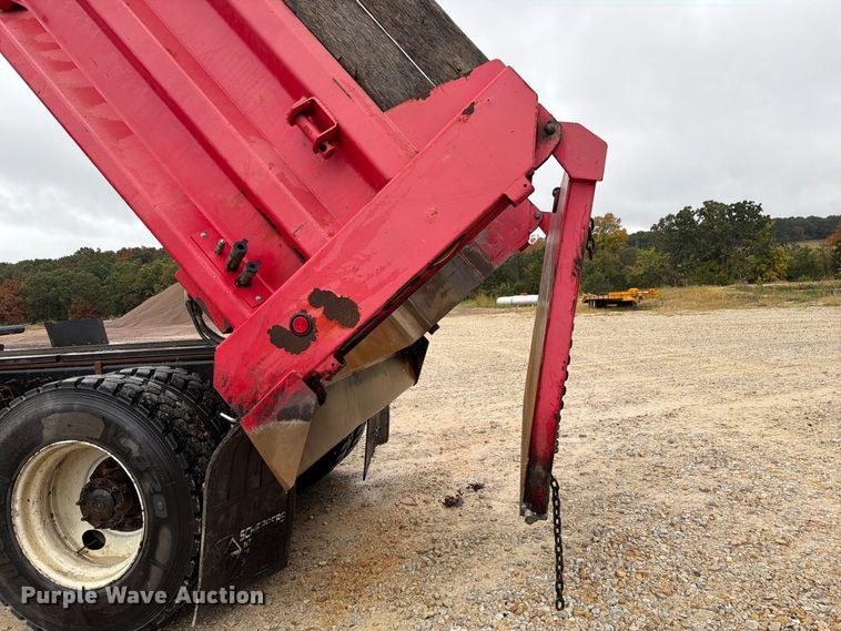 image for item FM6549 2018 International 7500 dump truck