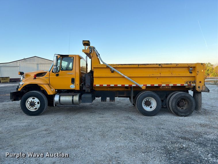 image for item FM6576 2011 International 7500 dump truck
