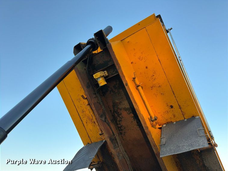 image for item FM6576 2011 International 7500 dump truck
