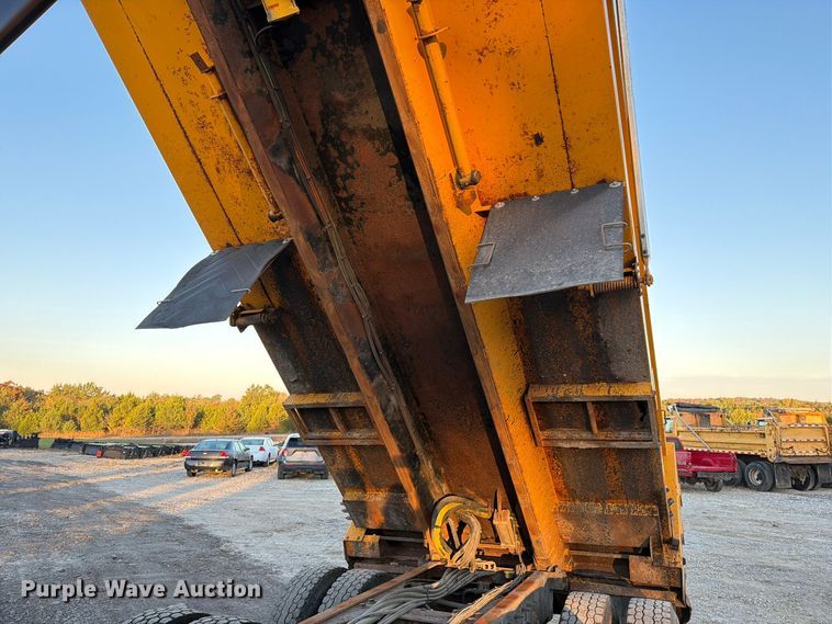image for item FM6576 2011 International 7500 dump truck