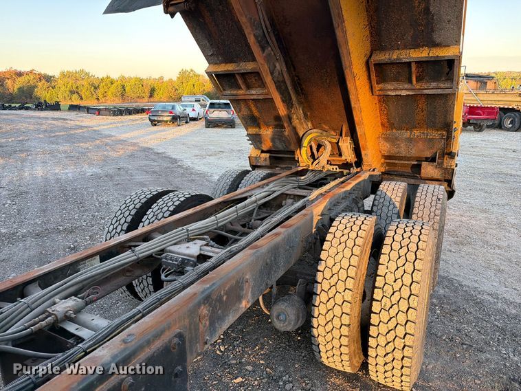 image for item FM6576 2011 International 7500 dump truck