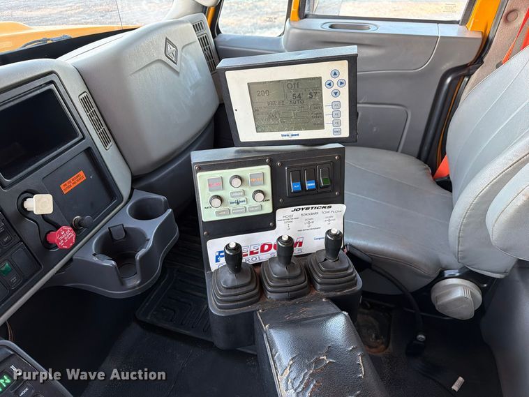 image for item FM6576 2011 International 7500 dump truck