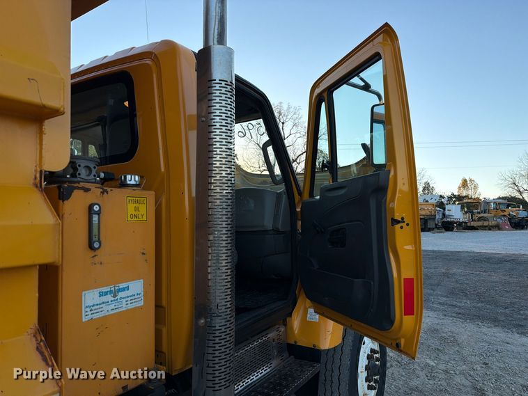 image for item FM6576 2011 International 7500 dump truck