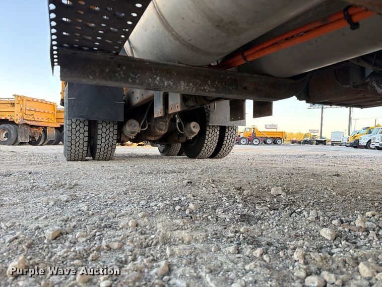 image for item FM6576 2011 International 7500 dump truck