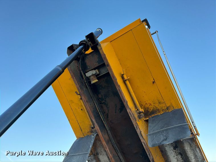 image for item FM6577 2014 International 7500 dump truck