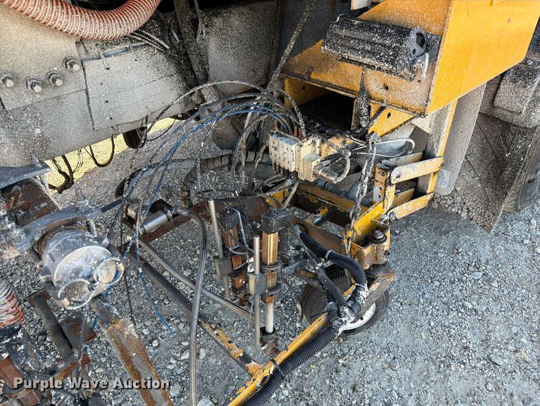image for item FM6580 2004 Sterling Condor paint striper truck